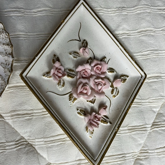 Lefton’s Chawkware Trio Ceramic Floral Wall Decor - Picture 5 of 8